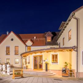 Landhotel Zum Goldenen Kreuz，位于莫斯巴赫的酒店