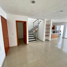 Habitación temporal para alojamiento de paso en frontera，位于新拉雷多的酒店