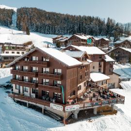 Hotel Emeraude，位于佩塞克鲁瓦的酒店