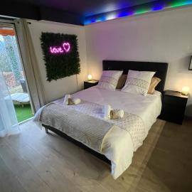 Suite avec Balnéo Privée et piscine commune