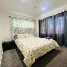 Luxury and nature view stay，位于Helensville的酒店