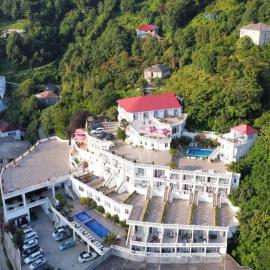 Zura palace，位于卡瓦拉提的酒店