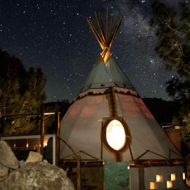Big Glamping Teepee，位于Bodfish的酒店