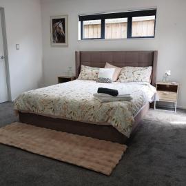 Luxury and Nature View Stay，位于Helensville的酒店