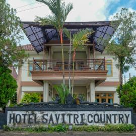 RedDoorz at Savitri Hotel,位于日惹的酒店