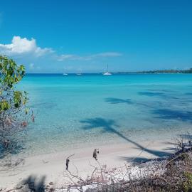 Rangiroa Te Manuia Lodge，位于Rangiroa的酒店