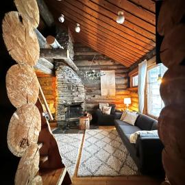 Luosto Jylhäkelo - a cozy loghouse in the heart of Lapland，位于洛斯托的酒店