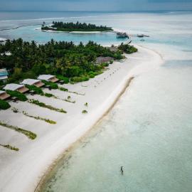 Cinnamon Hakuraa Huraa Maldives - All Inclusive - Adults Only - Complimentary Domestic Flight Return for 2 pax on 7 nights or more stays valid to 31 Oct 2027，位于美慕环礁的酒店