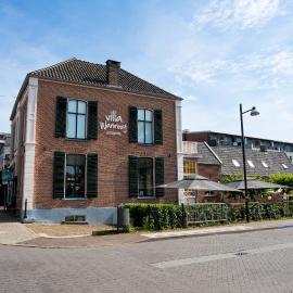 Boetiekhotel Villa Wanrooy，位于多廷赫姆的酒店