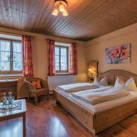 Hotel Altwirt，位于伦格里斯的酒店