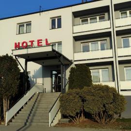 Hotel Mława，位于姆瓦瓦的酒店