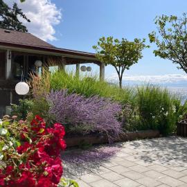 Blitz Beach House Oceanside Suite，位于Sliammon的酒店