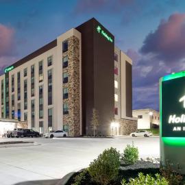 Holiday Inn Nashville Airport by IHG