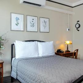 Gardner Hotel & Hostel