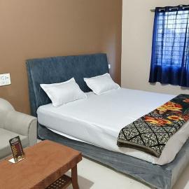 HOTEL SHREE PREM MILAN and RESTAURANT，位于Soyet的酒店