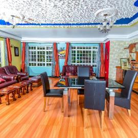 The Gems Resort，位于Kutu的酒店