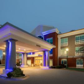 Holiday Inn Express Hotel & Suites Grand Rapids-North by IHG,位于大急流城的酒店