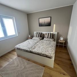 Exklusive und moderne Ferienwohnung，位于Thiendorf的酒店