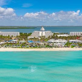 The Pyramid Cancun by Oasis - All Inclusive，位于坎昆的酒店