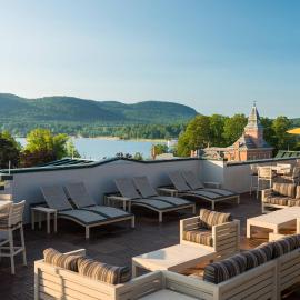 Courtyard by Marriott Lake George，位于乔治湖的酒店