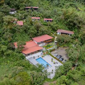 Las Terrazas de Dana Boutique Lodge & Spa，位于明多的酒店