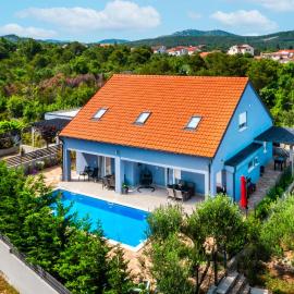 6 Bedroom Amazing Home In Bilice，位于比利切的酒店