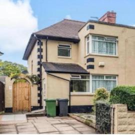 Birmingham 3 bedrooms- Sleeps 6- Free parking，位于基德明斯特的酒店