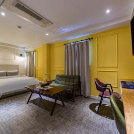 Avenue Hotel，位于乌山市的酒店