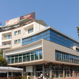 Hotel Turist，位于克拉列沃的酒店