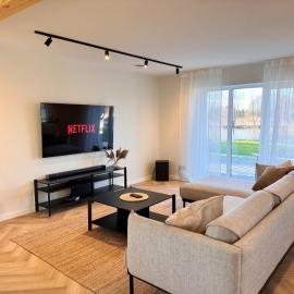 Ipu Puhkemaja - Riverside Holiday Home，位于Nasva的酒店