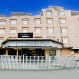 Super Townhouse Padav Square Gwalior Formerly Hotel Shelter，位于瓜廖尔的酒店