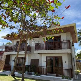 Chellie Rose Resort Hotel，位于班塔延岛的酒店