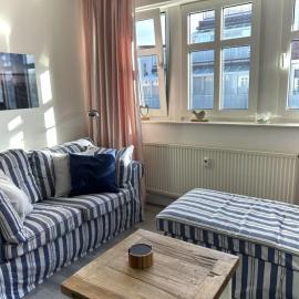 Ferienwohnung-juist-strandburg 206 für 2 bis 5 Personen mit Schwimmbad und Sauna，位于于斯德的酒店