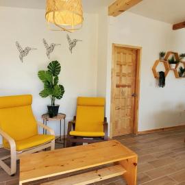CASA COLIBRI - BEACH LIVING AT ITS BEST，位于恩塞纳达港的酒店