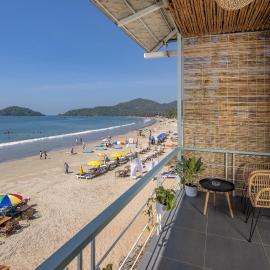 Royal Touch Beach Huts，位于帕罗林的酒店