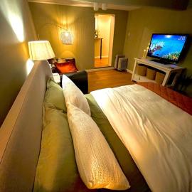 The Room Next Door- Boutique room in the Cotswolds，位于温什科姆的酒店