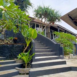 Karlie Inn，位于Pulau Watualawang的酒店