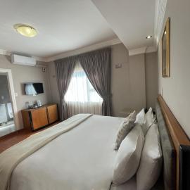 Ngwenya Hotel & Conference Centre,位于克莱克斯多普的酒店