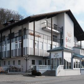 Hotel Burgwirt，位于德根多夫的酒店