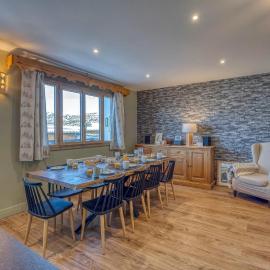 #AH16 Les Quirlies Sublime family cottage，位于Les Eymes的酒店