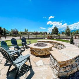 Falcon's Nest_hot tub_games_mins to USAFA and hiking，位于Monument的酒店