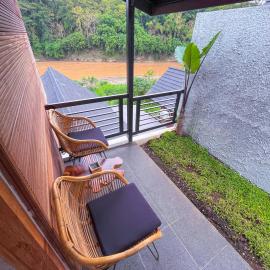 Briza La Barka Resort by Raminten，位于Moyudan的酒店