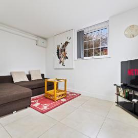 Bloom Court -Sleeps 6-Free Parking with Workspace & High-Speed WiFi，位于伯明翰的酒店