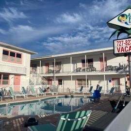 Oasis Palms Resort，位于圣徒皮特海滩的酒店