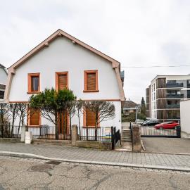 Ostwald - Tram à 4min et 20min du centre de Stras - Confort familial，位于奥斯特瓦尔德的酒店