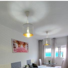 Habitacion Familiar LOVELY SEVILLA con baño compartido，位于卡马斯的酒店