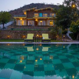 ELIVAAS Festiva Mansion - 3BHK with Pvt Pool, Garden & Scenic Views，位于Thūr的酒店