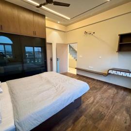 Nitya Eco Living - Where Parikrama Becomes a Way of Living，位于Govardhan的酒店