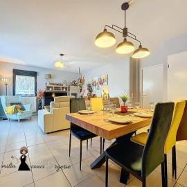 Spacieux T4 avec Terrasses - Pau，位于伦斯的酒店