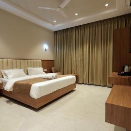 Hotel Regal Palm，位于莫拉达巴德的酒店